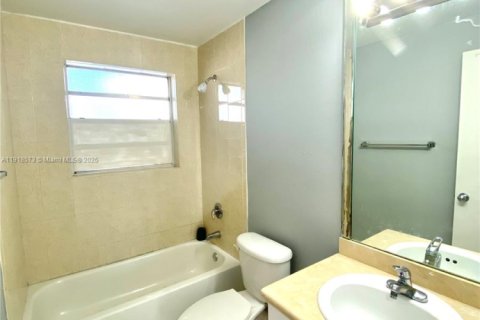 Снять в аренду квартиру в Хайалиа, Флорида 2 спальни, 84.36м2, № 1972049 - фото 16