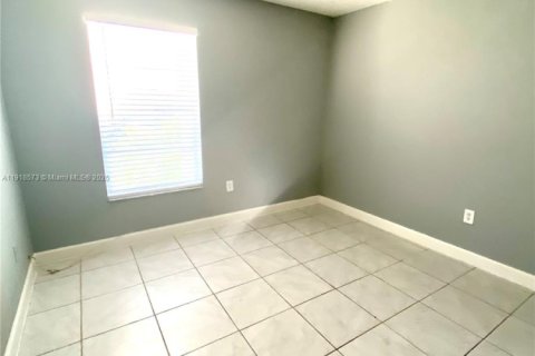 Снять в аренду квартиру в Хайалиа, Флорида 2 спальни, 84.36м2, № 1972049 - фото 15