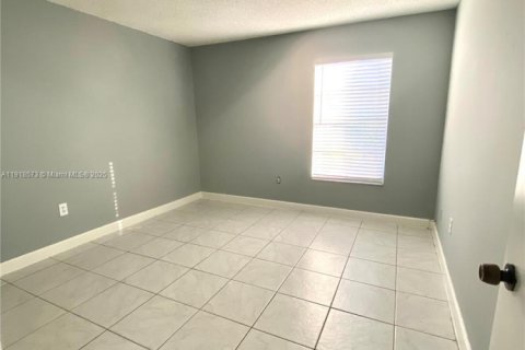 Снять в аренду квартиру в Хайалиа, Флорида 2 спальни, 84.36м2, № 1972049 - фото 18