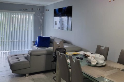 Снять в аренду квартиру в Хайалиа, Флорида 2 спальни, 84.36м2, № 1972049 - фото 10