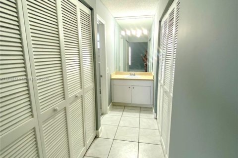 Снять в аренду квартиру в Хайалиа, Флорида 2 спальни, 84.36м2, № 1972049 - фото 19