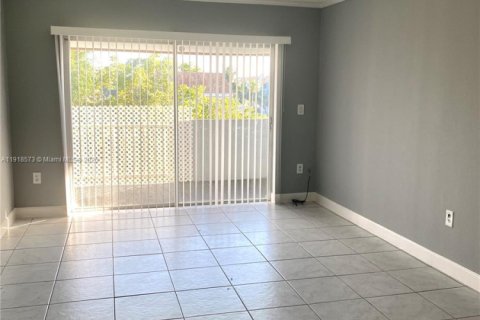 Снять в аренду квартиру в Хайалиа, Флорида 2 спальни, 84.36м2, № 1972049 - фото 9