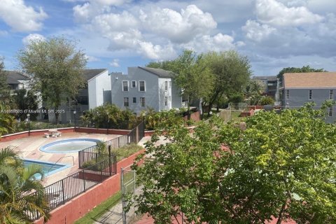 Снять в аренду квартиру в Хайалиа, Флорида 2 спальни, 84.36м2, № 1972049 - фото 3