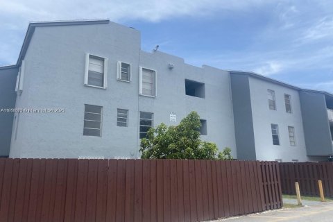 Снять в аренду квартиру в Хайалиа, Флорида 2 спальни, 84.36м2, № 1972049 - фото 5