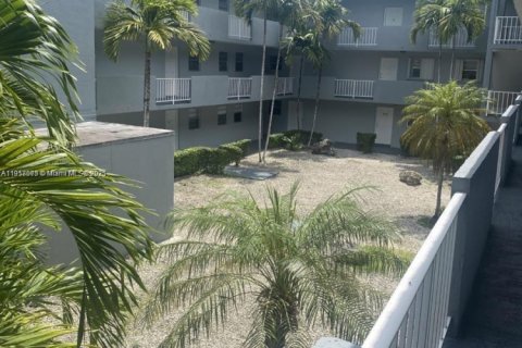 Снять в аренду квартиру в Хайалиа, Флорида 2 спальни, 84.36м2, № 1972049 - фото 1