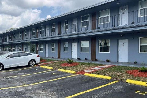 Casa en alquiler en Hollywood, Florida, 2 dormitorios, 69.68 m2 № 1937702 - foto 1