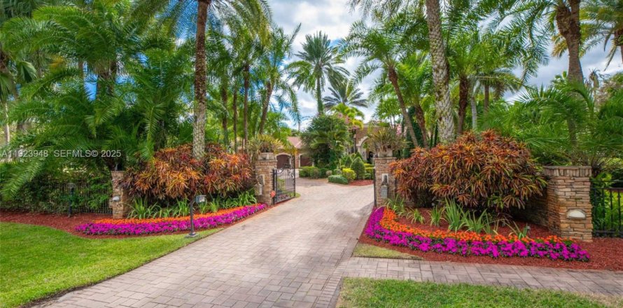 Casa en Southwest Ranches, Florida 6 dormitorios, 581.38 m2 № 1982405