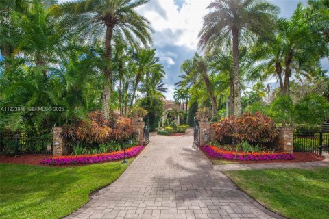 Casa en venta en Southwest Ranches, Florida, 6 dormitorios, 581.38 m2 № 1982405 - foto 4