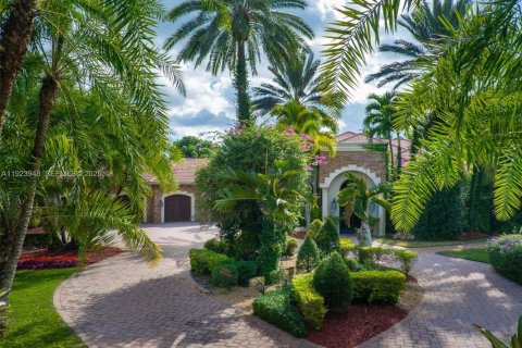 Casa en venta en Southwest Ranches, Florida, 6 dormitorios, 581.38 m2 № 1982405 - foto 3