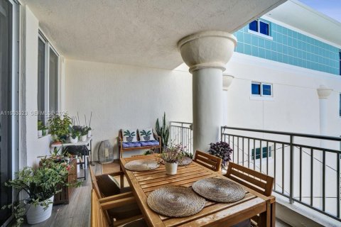 Condo in Miami Beach, Florida, 2 bedrooms № 1991235 - photo 5