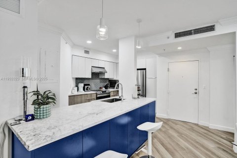 Condo in Miami Beach, Florida, 2 bedrooms № 1991235 - photo 7