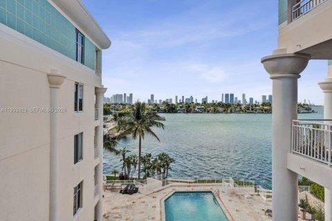 Condo in Miami Beach, Florida, 2 bedrooms № 1991235 - photo 19