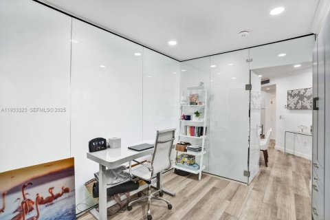 Condo in Miami Beach, Florida, 2 bedrooms № 1991235 - photo 29