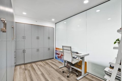 Condo in Miami Beach, Florida, 2 bedrooms № 1991235 - photo 28