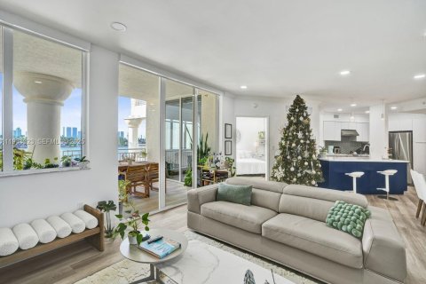 Condo in Miami Beach, Florida, 2 bedrooms № 1991235 - photo 3