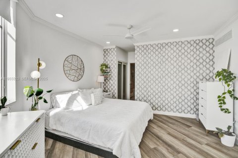 Condo in Miami Beach, Florida, 2 bedrooms № 1991235 - photo 13