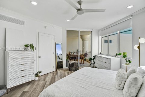 Condo in Miami Beach, Florida, 2 bedrooms № 1991235 - photo 12