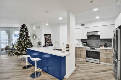 Condo in Miami Beach, Florida, 2 bedrooms № 1991235 - photo 6