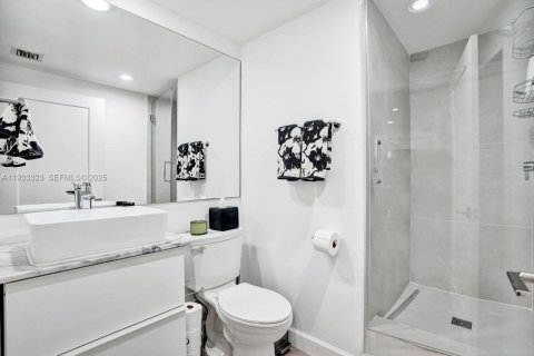 Condo in Miami Beach, Florida, 2 bedrooms № 1991235 - photo 23