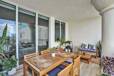 Condo in Miami Beach, Florida, 2 bedrooms № 1991235 - photo 9