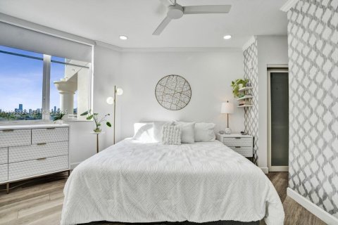 Condo in Miami Beach, Florida, 2 bedrooms № 1991235 - photo 10