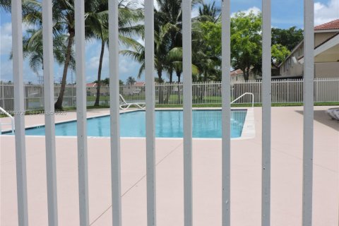 Touwnhouse à louer à Miami, Floride: 3 chambres, 135.82 m2 № 2000570 - photo 9