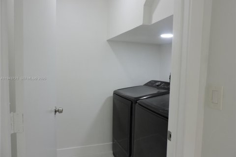 Touwnhouse à louer à Miami, Floride: 3 chambres, 135.82 m2 № 2000570 - photo 15