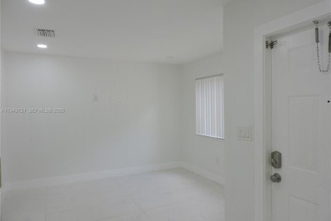 Touwnhouse à louer à Miami, Floride: 3 chambres, 135.82 m2 № 2000570 - photo 12