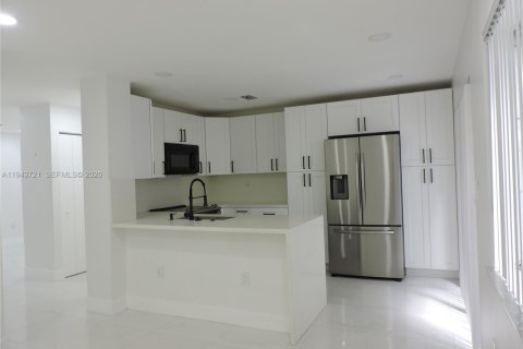 Touwnhouse à louer à Miami, Floride: 3 chambres, 135.82 m2 № 2000570 - photo 17