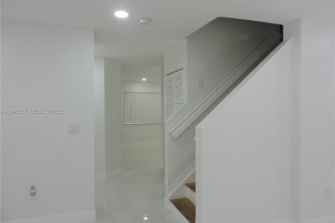 Touwnhouse à louer à Miami, Floride: 3 chambres, 135.82 m2 № 2000570 - photo 13