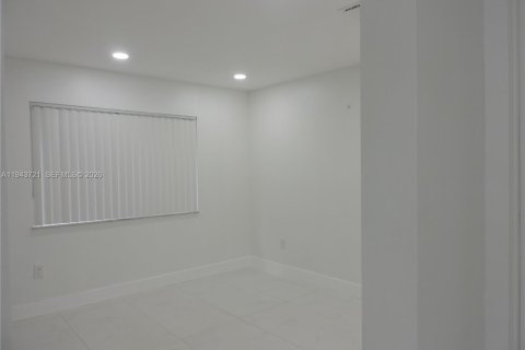 Touwnhouse à louer à Miami, Floride: 3 chambres, 135.82 m2 № 2000570 - photo 16