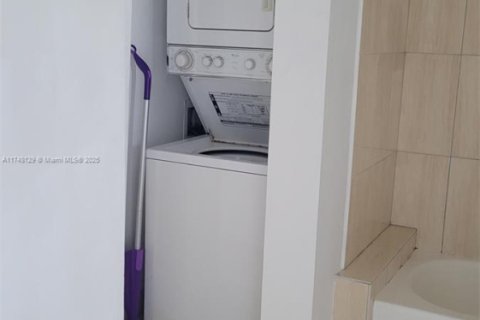Condominio en venta en Miami, Florida, 1 dormitorio, 73.49 m2 № 1704467 - foto 10