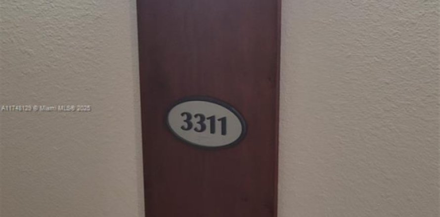Condominio en Miami, Florida, 1 dormitorio  № 1704467