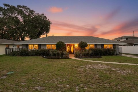 House in Belle Isle, Florida 3 bedrooms, 164.72 sq.m. № 2429214