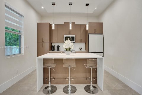 House in Lake Worth, Florida 3 bedrooms, 225.1 sq.m. № 2031516 - photo 7