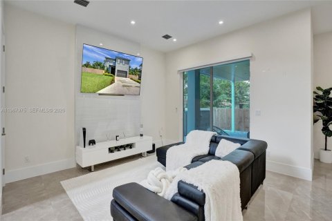 House in Lake Worth, Florida 3 bedrooms, 225.1 sq.m. № 2031516 - photo 15