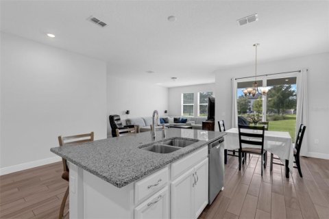 Casa en venta en Winter Park, Florida, 4 dormitorios, 178.37 m2 № 1903005 - foto 3