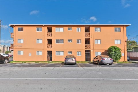 Condo in Miami, Florida, 2 bedrooms  № 2076705 - photo 2