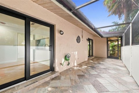 Townhouse in Sarasota, Florida 2 bedrooms, 145.86 sq.m. № 2383564 - photo 20