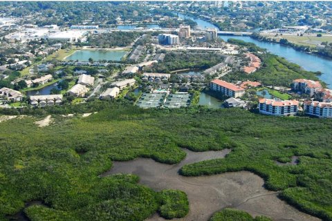 Townhouse in Sarasota, Florida 2 bedrooms, 145.86 sq.m. № 2383564 - photo 26