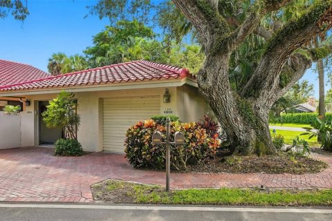 Townhouse in Sarasota, Florida 2 bedrooms, 145.86 sq.m. № 2383564 - photo 2