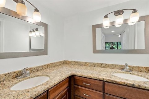 Townhouse in Sarasota, Florida 2 bedrooms, 145.86 sq.m. № 2383564 - photo 15