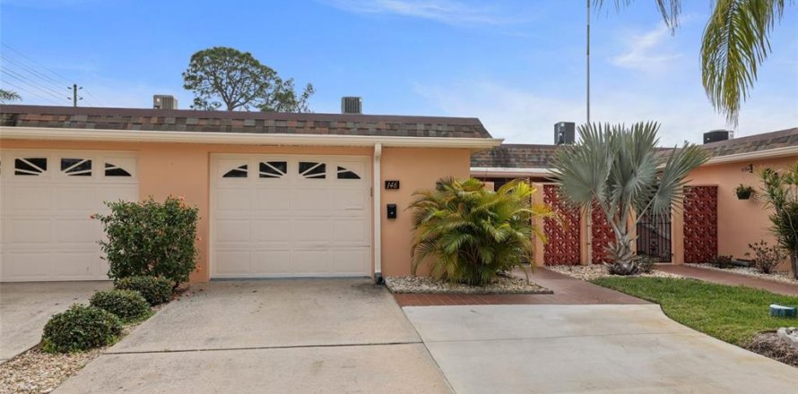 Condominio en Saint Petersburg, Florida, 2 dormitorios  № 2280148
