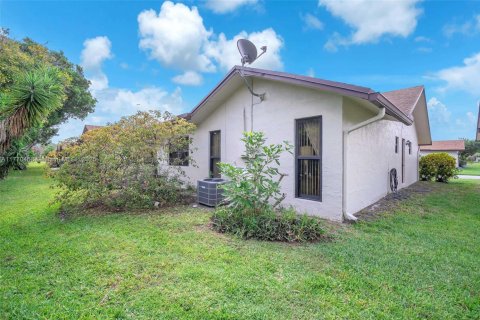 House in Deerfield Beach, Florida 2 bedrooms, 137.31 sq.m. № 1699985 - photo 28