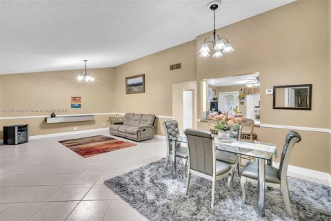 House in Deerfield Beach, Florida 2 bedrooms, 137.31 sq.m. № 1699985 - photo 6