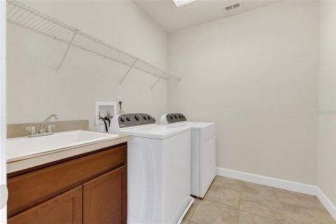 House in Orlando, Florida 3 bedrooms, 280.1 sq.m. № 1858327 - photo 22