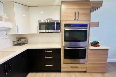 Купить кондоминиум в Санни-Айлс-Бич, Флорида 1 спальня, 92.9м2, № 2043874 - фото 4