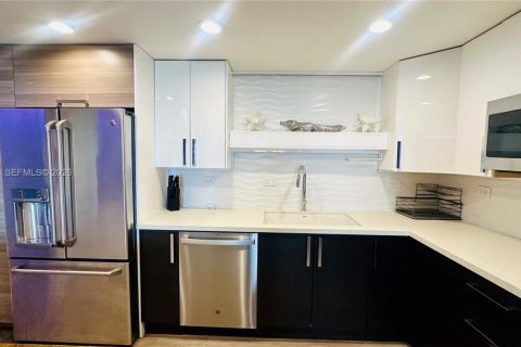 Купить кондоминиум в Санни-Айлс-Бич, Флорида 1 спальня, 92.9м2, № 2043874 - фото 3