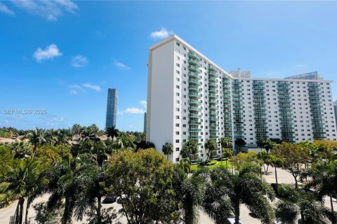 Кондоминиум с 1 спальней в Санни-Айлс-Бич, Флорида № 2043874