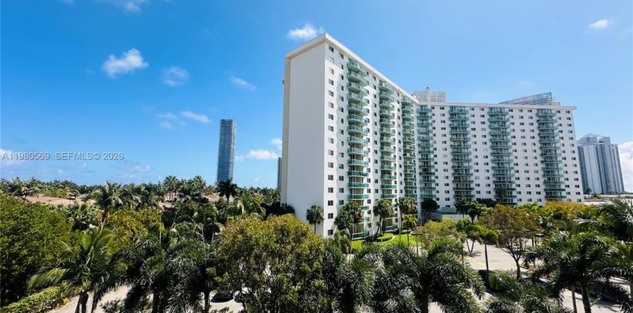 Кондоминиум с 1 спальней в Санни-Айлс-Бич, Флорида № 2043874